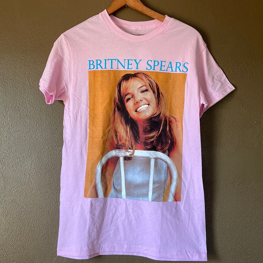 SOLD IN BOOTH - Britney Spears Graphic Tee Rue 21 / NWT / Size Small - Picture 1 of 6